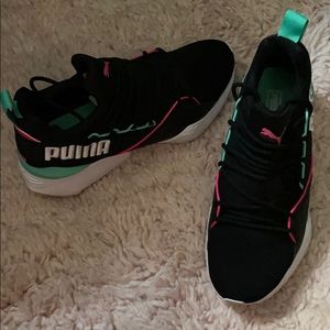 Puma tennis shoes
